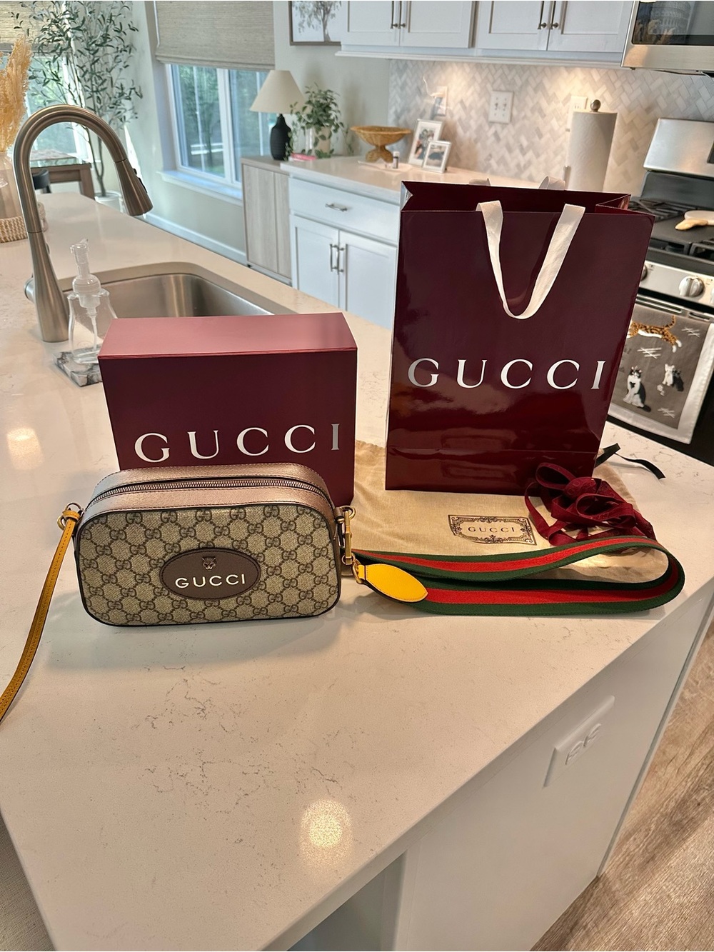 Gucci GG Supreme Neo Vintage Messenger Bag